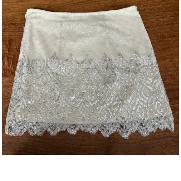Free People Silver Lace Mini Skirt Women’s Size 4 Scalloped Hem Metallic Overlay - Picture 3 of 9